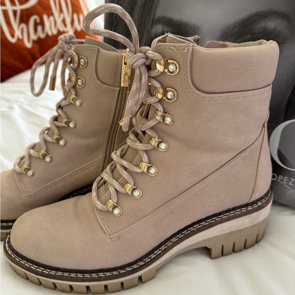 Boots - Picture 3 of 3